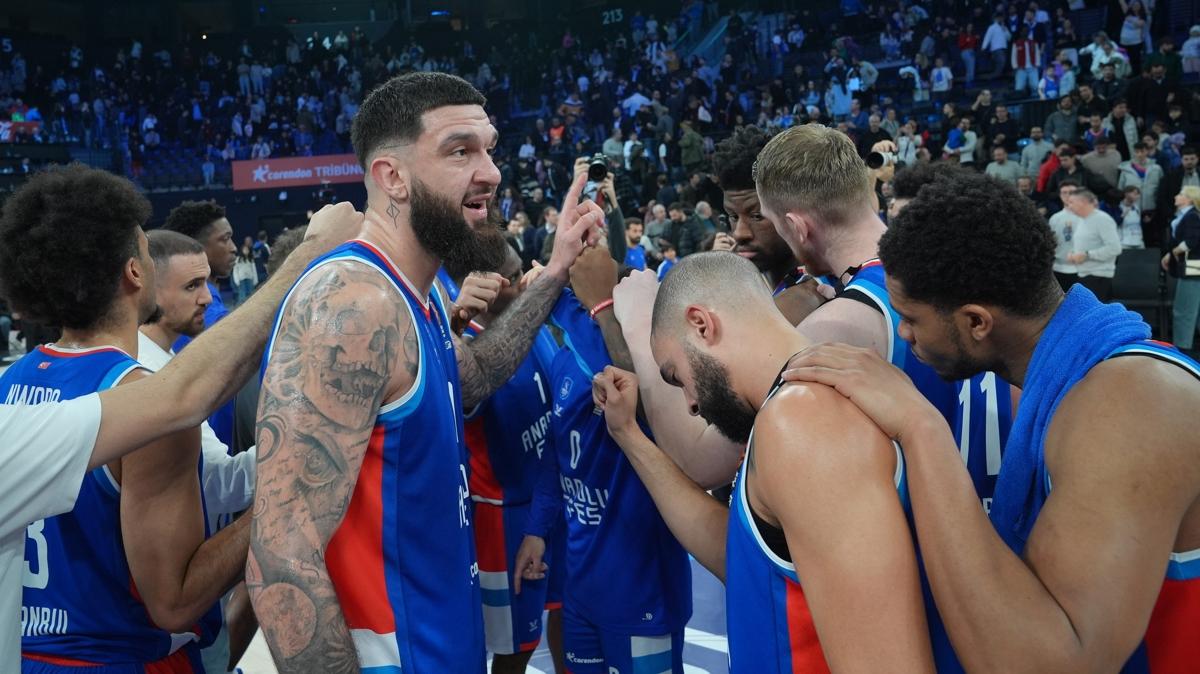 Anadolu Efes galibiyet hasretine farkl ekilde son verdi