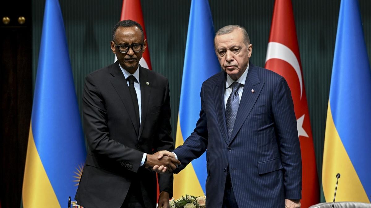 Cumhurbakan Erdoan, Ruandal mevkida Kagame onuruna akam yemei verdi