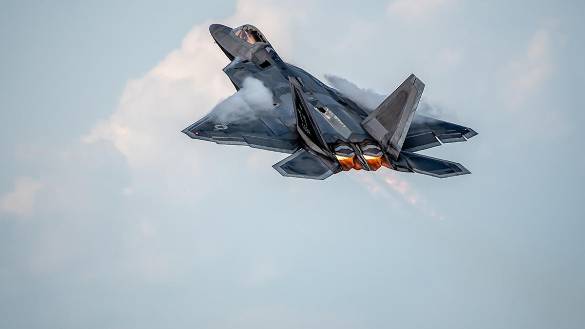 F-22 Raptor'lar iin anlama resmen tamam: 270 milyon dolarlk imzalar atld 