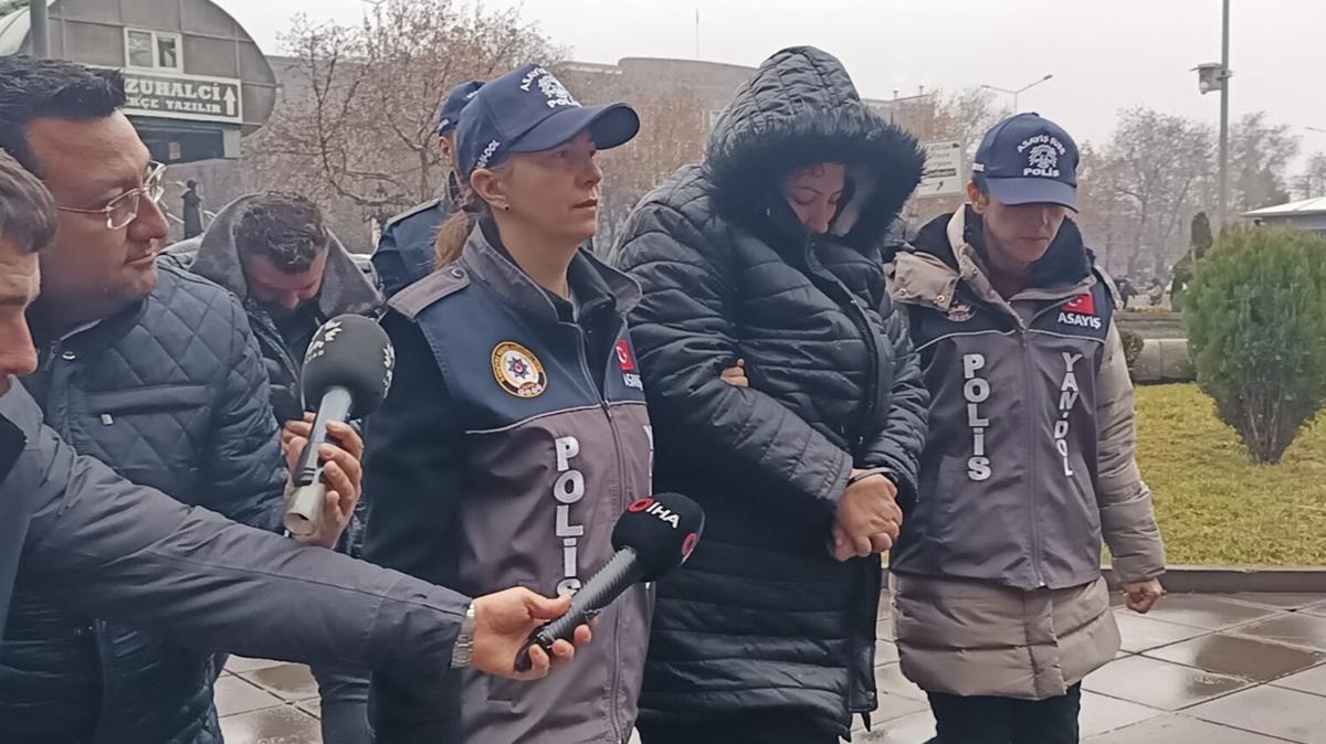 Kendisini hakim olarak tantan kadn ve erkek yakay ele verdi