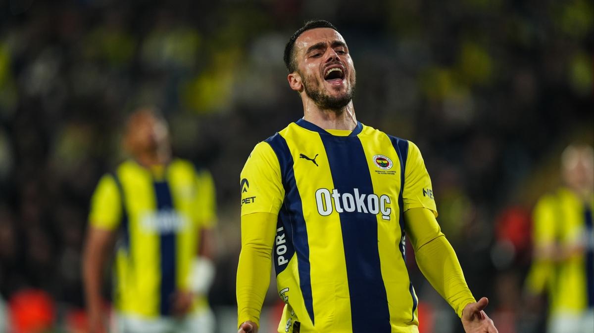 Filip Kostic, Fenerbahe'ye veda ediyor