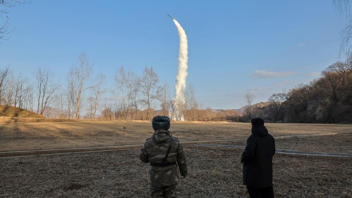 Trump sonras ilk fzeyi atelediler! 1500 km mesafedeki hedefler vuruldu