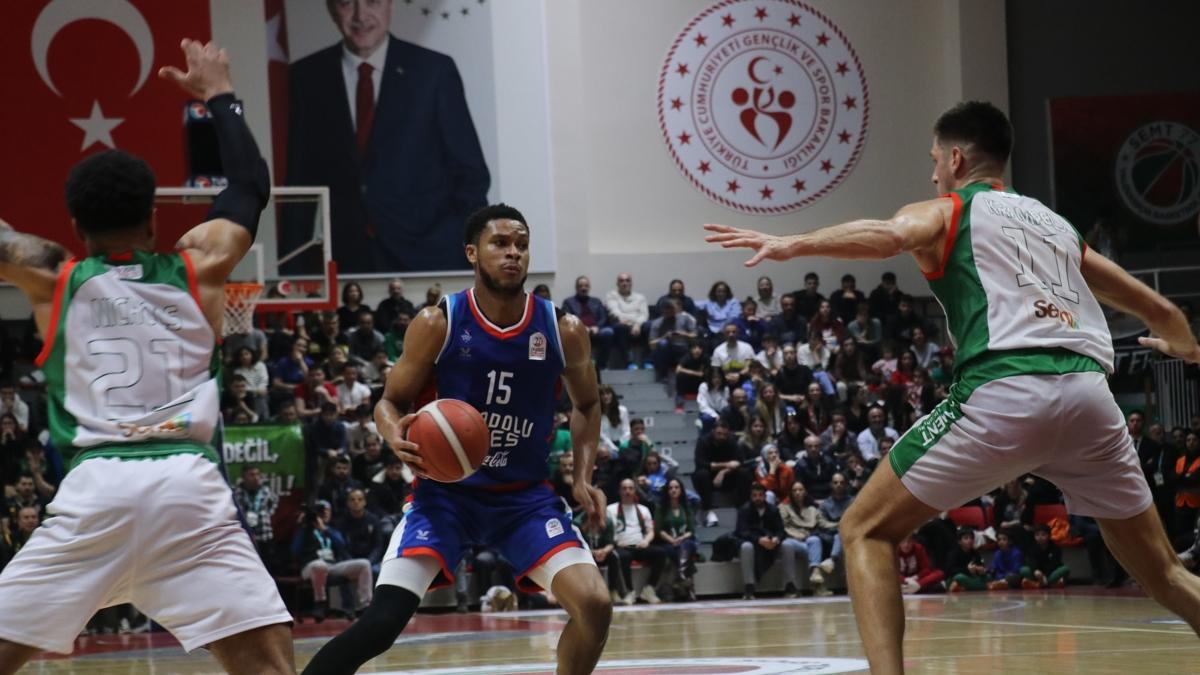 Anadolu Efes deplasmanda hata yapmad