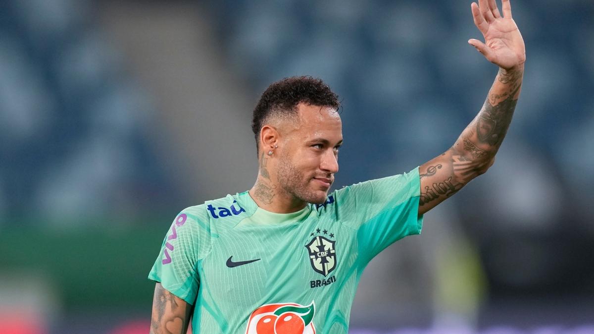 Neymar yuvasna geri dnyor