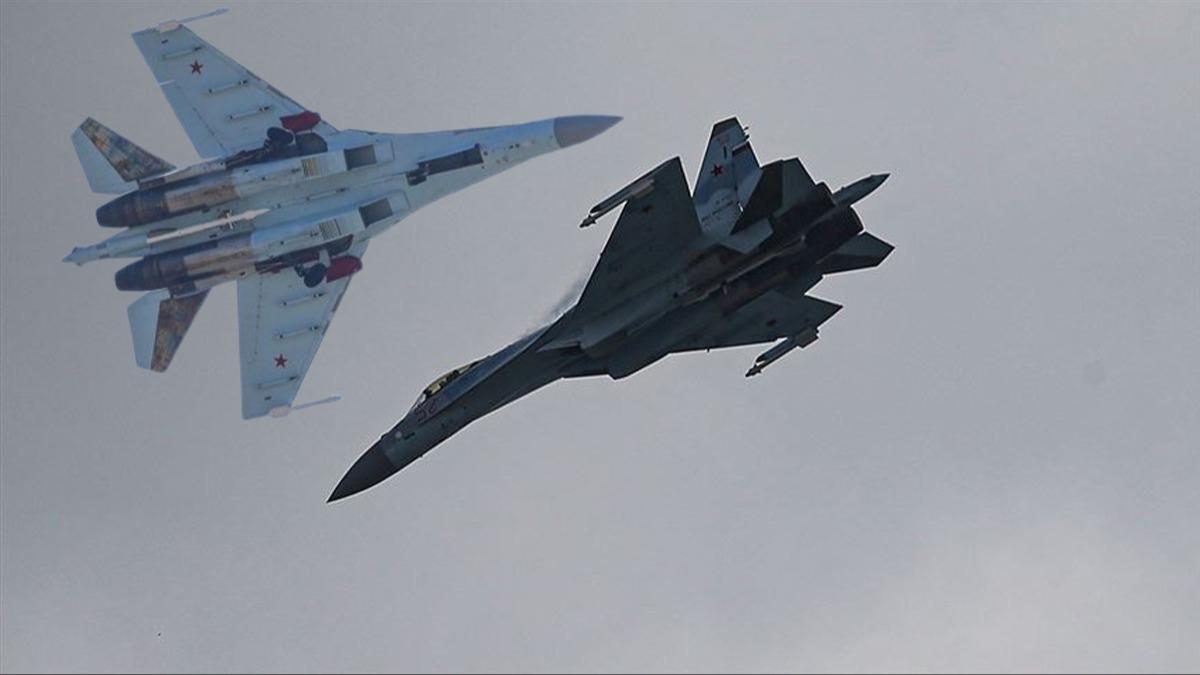 Su-35'ler resmen envanterde! Rusya ile anlama saland 