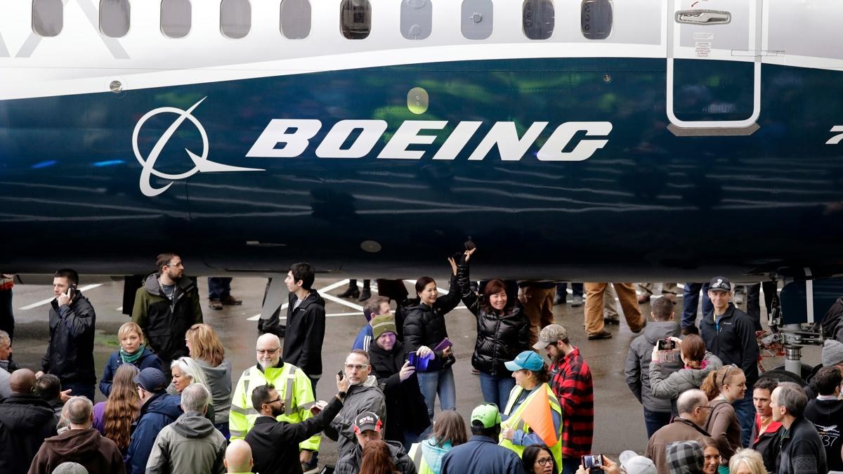 Boeing, milyarlarca dolar zarar aklad