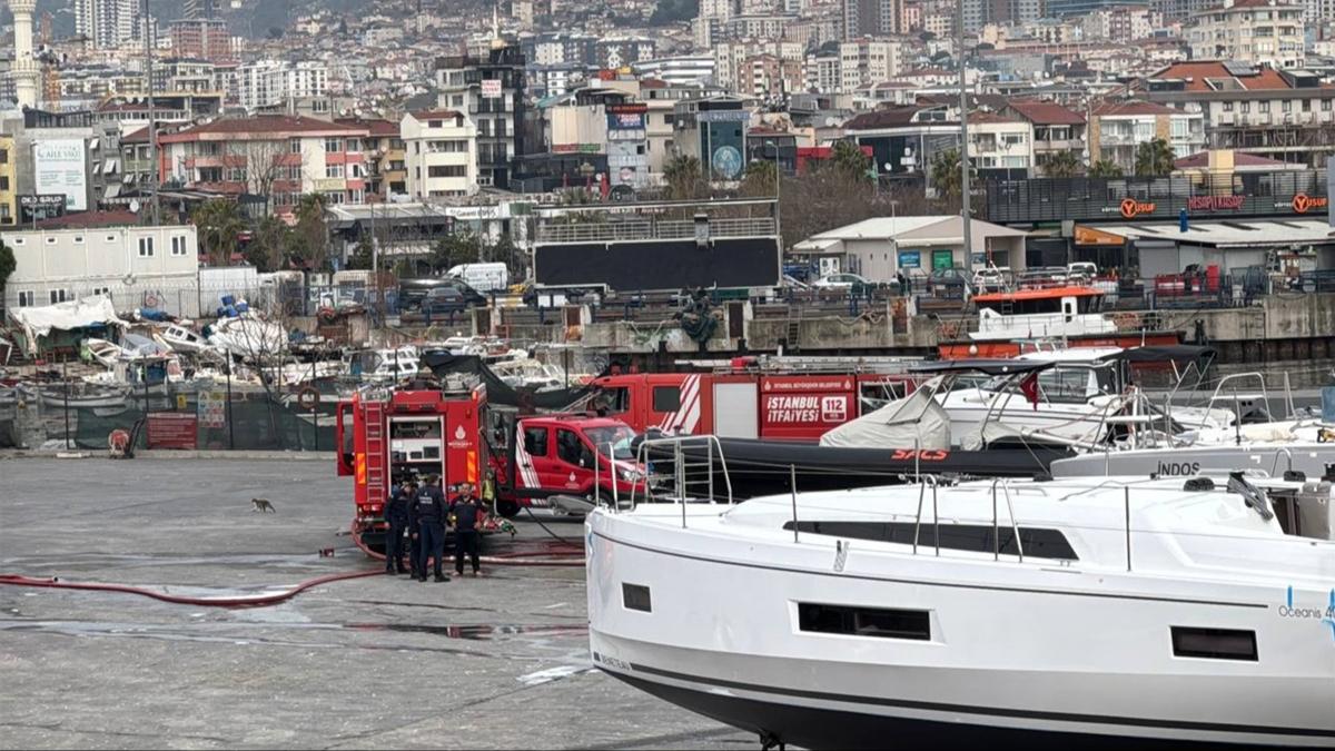 Pendik Marina'da yangn panii