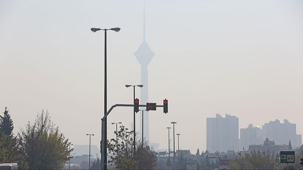 Tahran'da hava kirlilii alarm! 'Krmz' seviyeye ulat