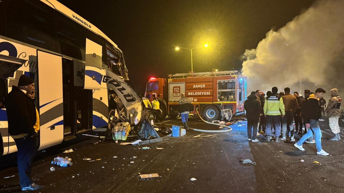 Gaziantep'te zincirleme trafik kazas: 1 l 19 yaral