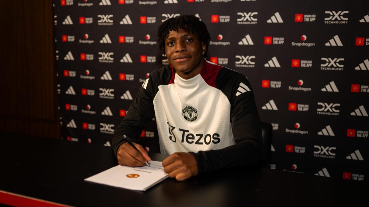 Manchester United yeni transferini duyurdu