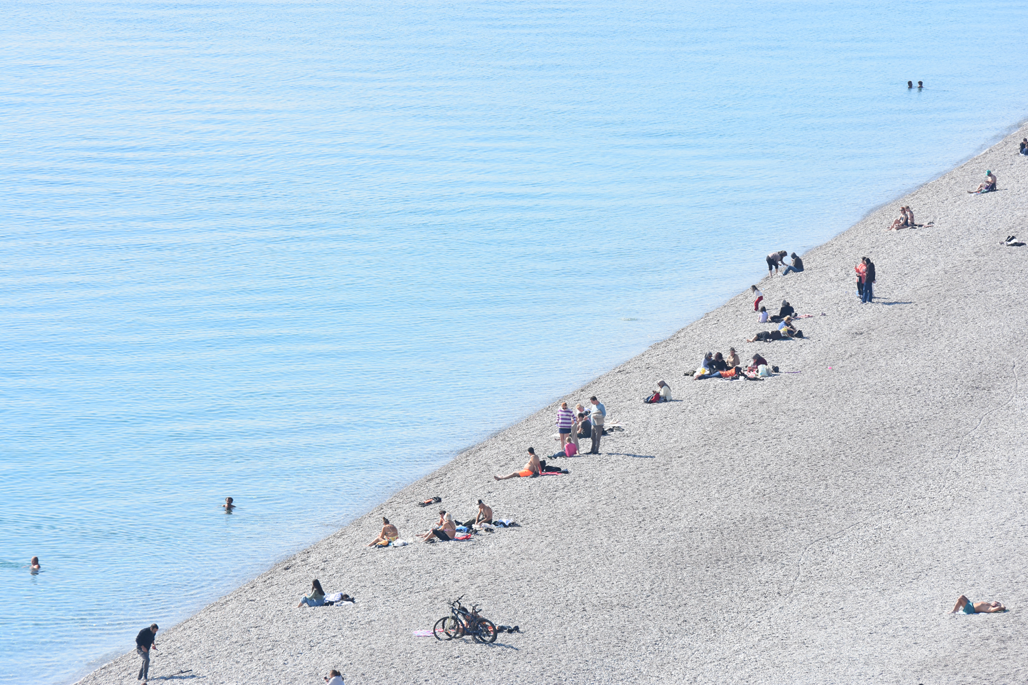 Antalya'da güneşli hava! Denize girenler oldu