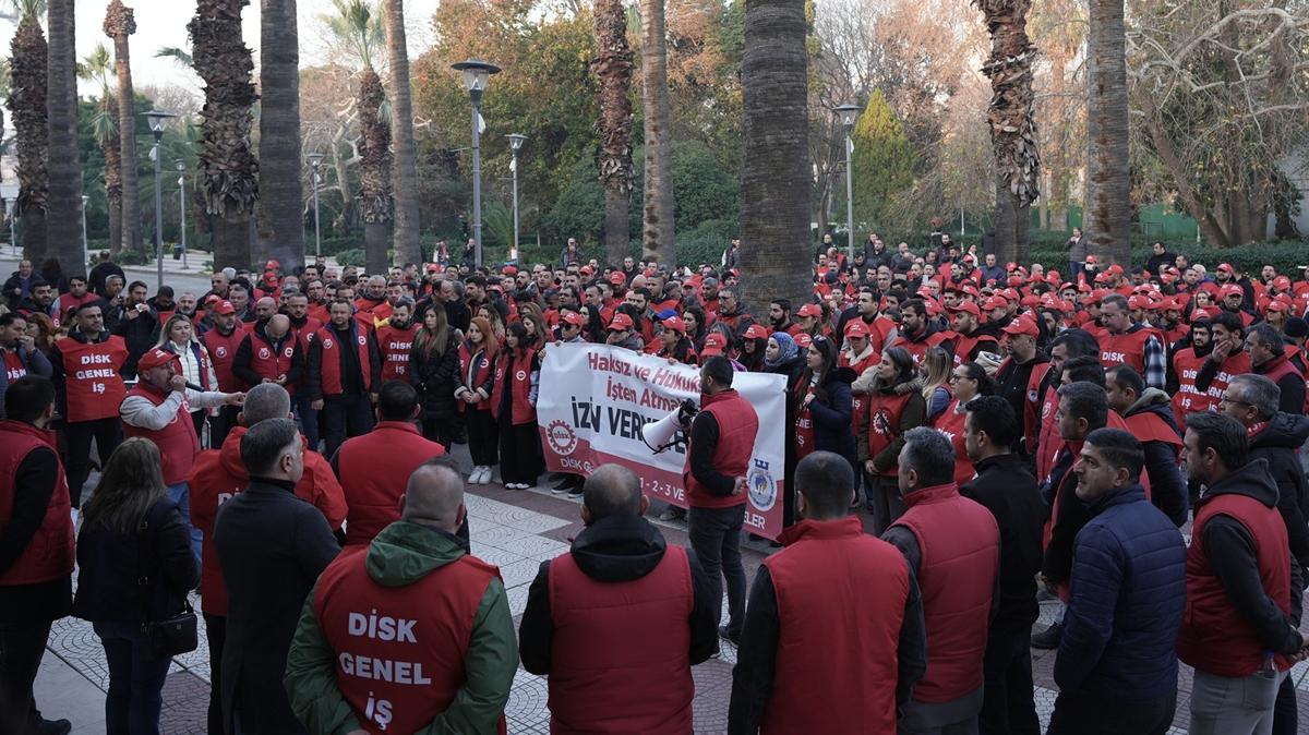 zmir Bykehir Belediyesinde cretsiz izne karlan 158 ii iin balatlan eylem sryor