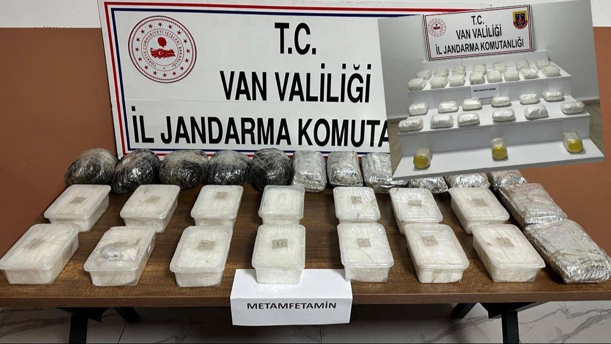 Van'da jandarmadan uyuturucu tacirlerine darbe: 243 kilo 624 gram uyuturucu ele geirildi