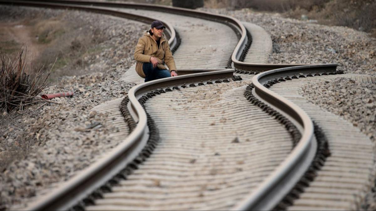 6 ubat depremlerinin iddetini gzler nne sermiti! ''S'' eklini alan raylar onarld