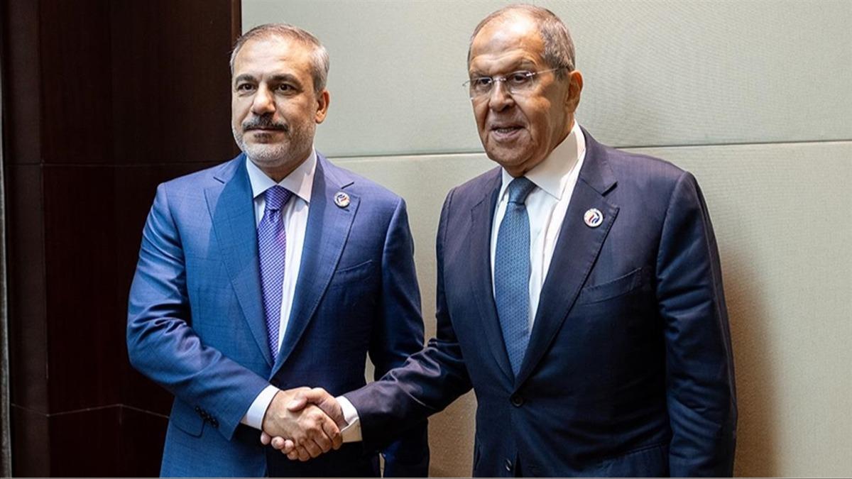 Bakan Fidan, mevkida Lavrov ile grt                  