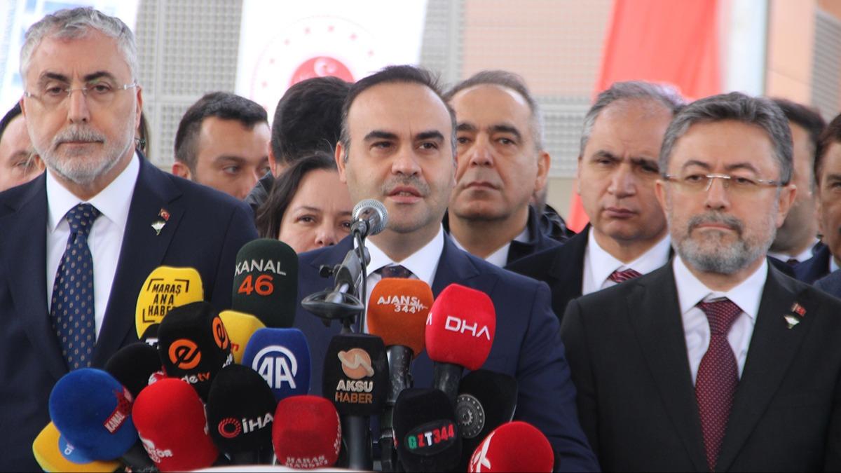 Bakanlar deprem blgesinde... Bakan Kacr: 3 milyar lira denek tahsis ettik