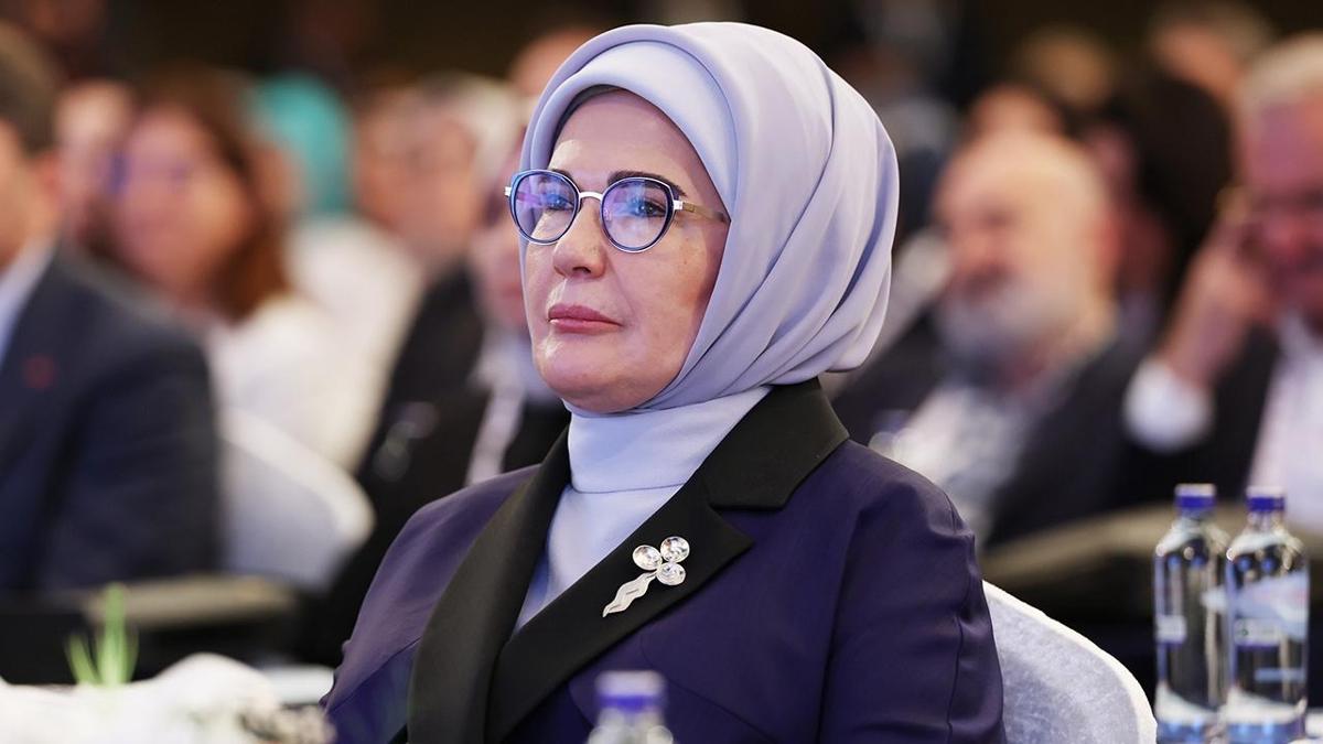 Emine Erdoan'dan 6 ubat mesaj: Birbirimize kenetlenerek mcadeleden vazgemedik