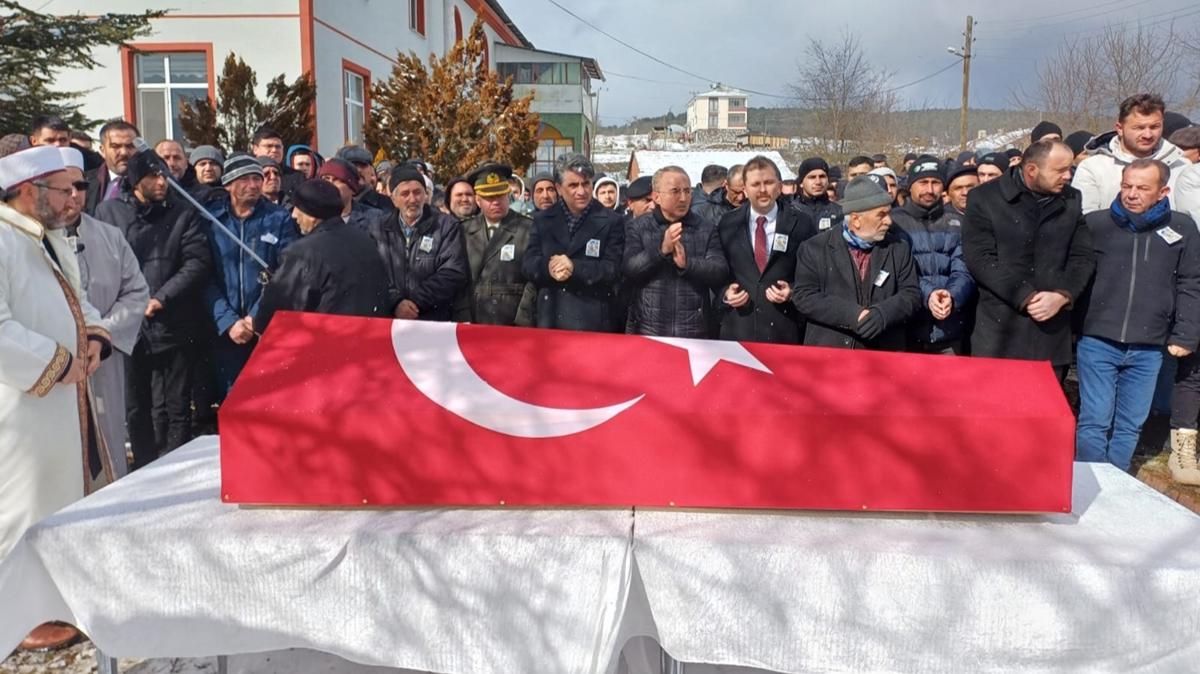 Kalp krizi sonucu hayatn kaybeden asker son yolculuuna uurland