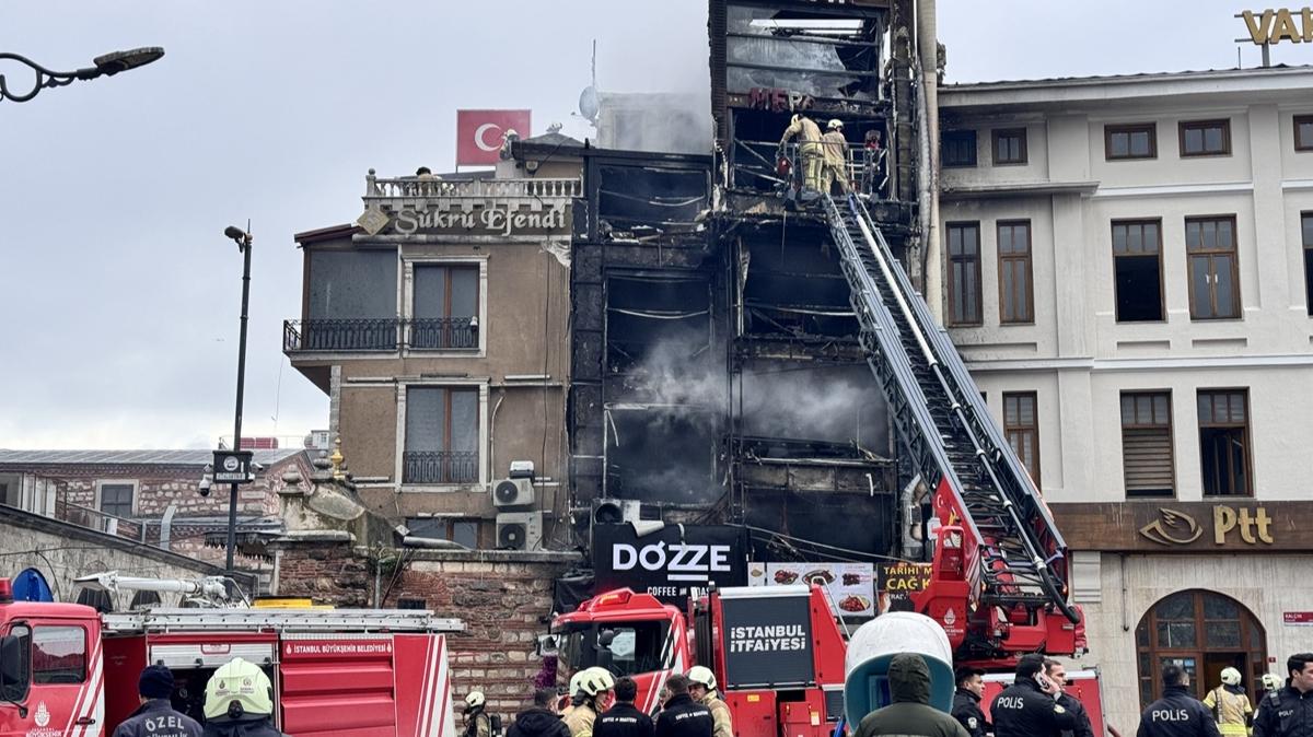 Eminn'nde 5 katl restoran alevlere teslim oldu