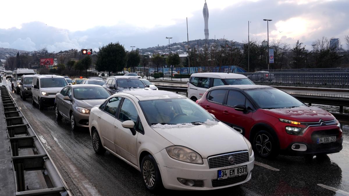 stanbul'da trafik younluu yaanyor