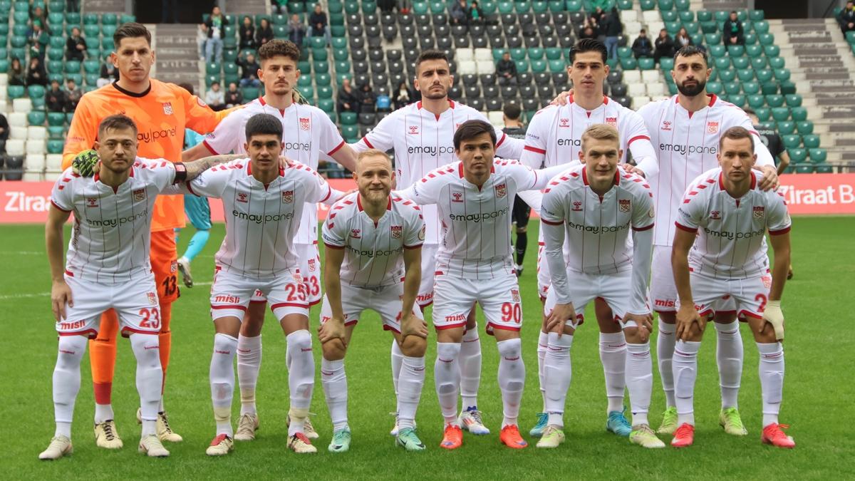 Sivasspor'da zorlu Beikta ma ncesi 8 eksik  