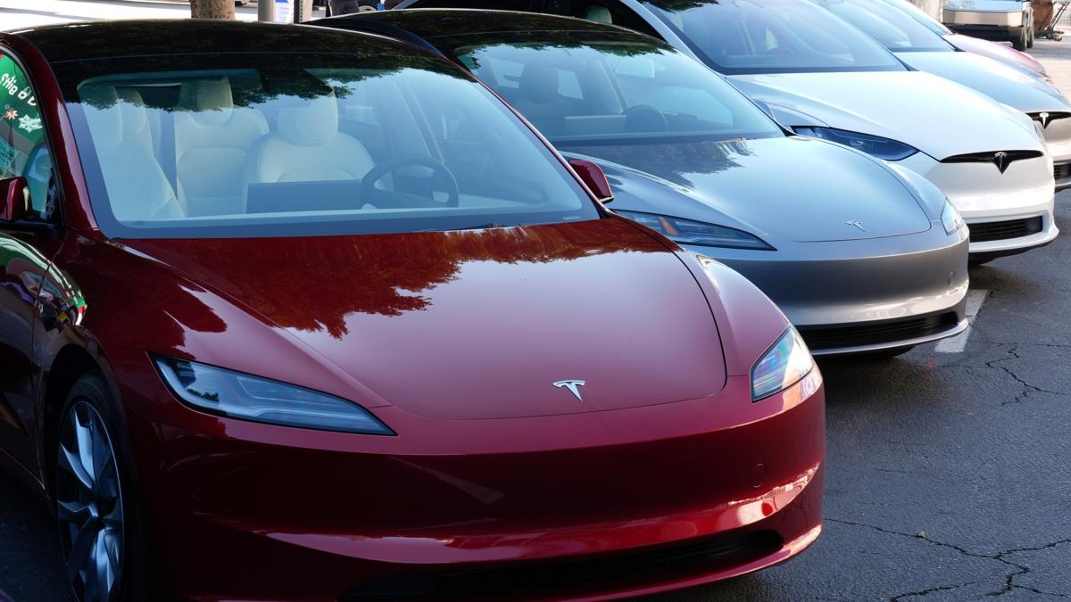 Tesla satlar Avrupa'da fren yapt! Elon Musk'a tepkiler byyor