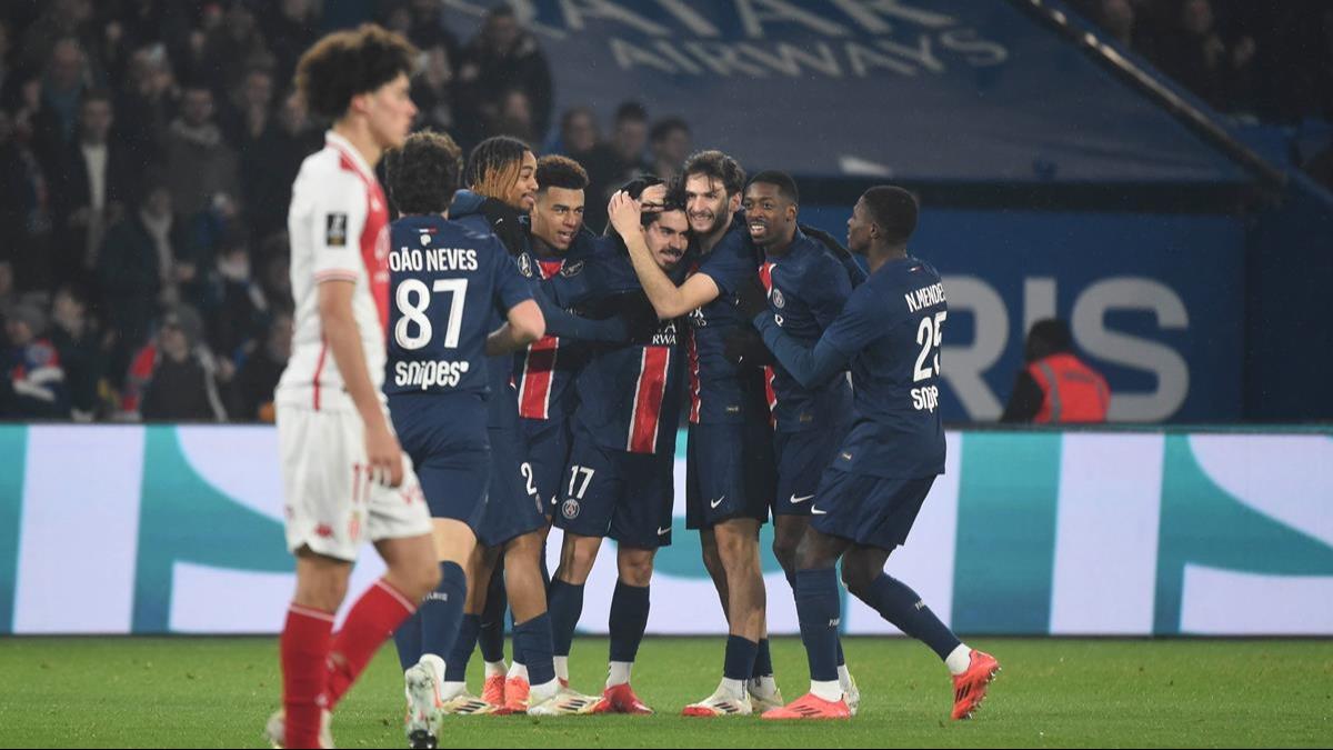 Kvaratskhelia golle tant! PSG farkl kazand