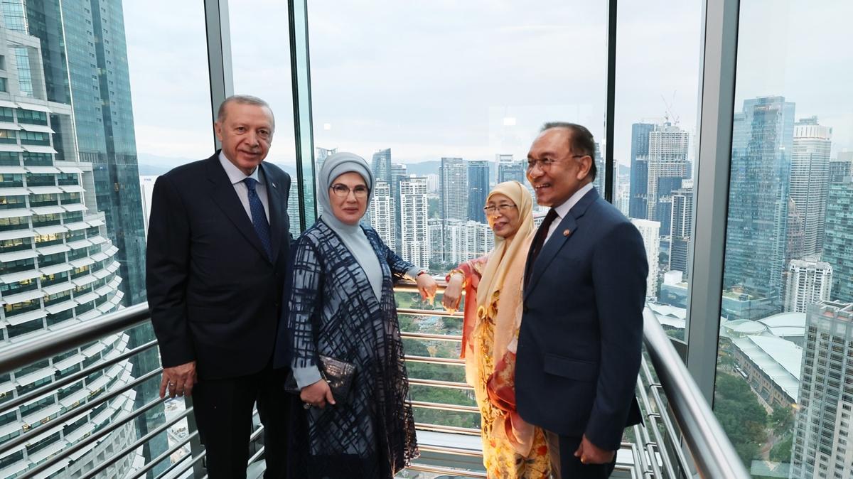 Cumhurbakan Erdoan ve ei Emine Erdoan, Petronas kiz Kuleleri'ni ziyaret etti