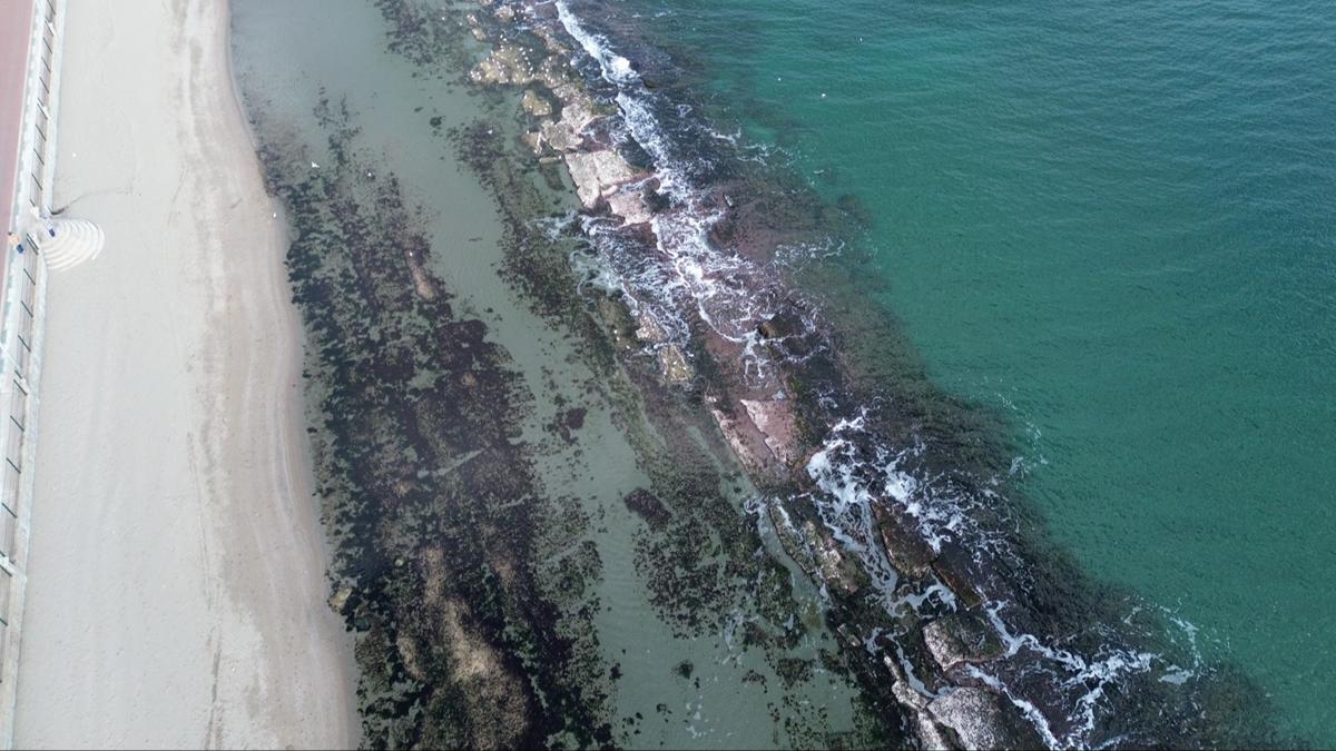 Deniz suyu 10 metre ekildi! Binlerce yllk tarihi yap ortaya kt