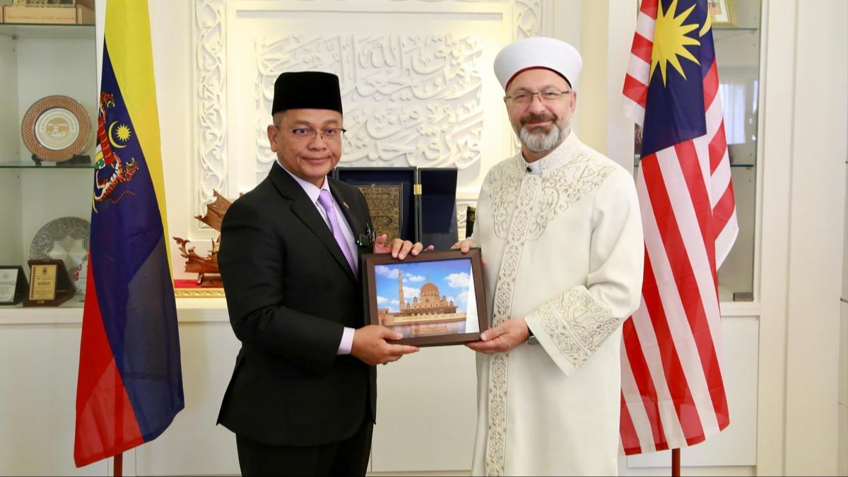 Diyanet leri Bakan Erba, Malezya Din leri Bakan Naim ile bir araya geldi