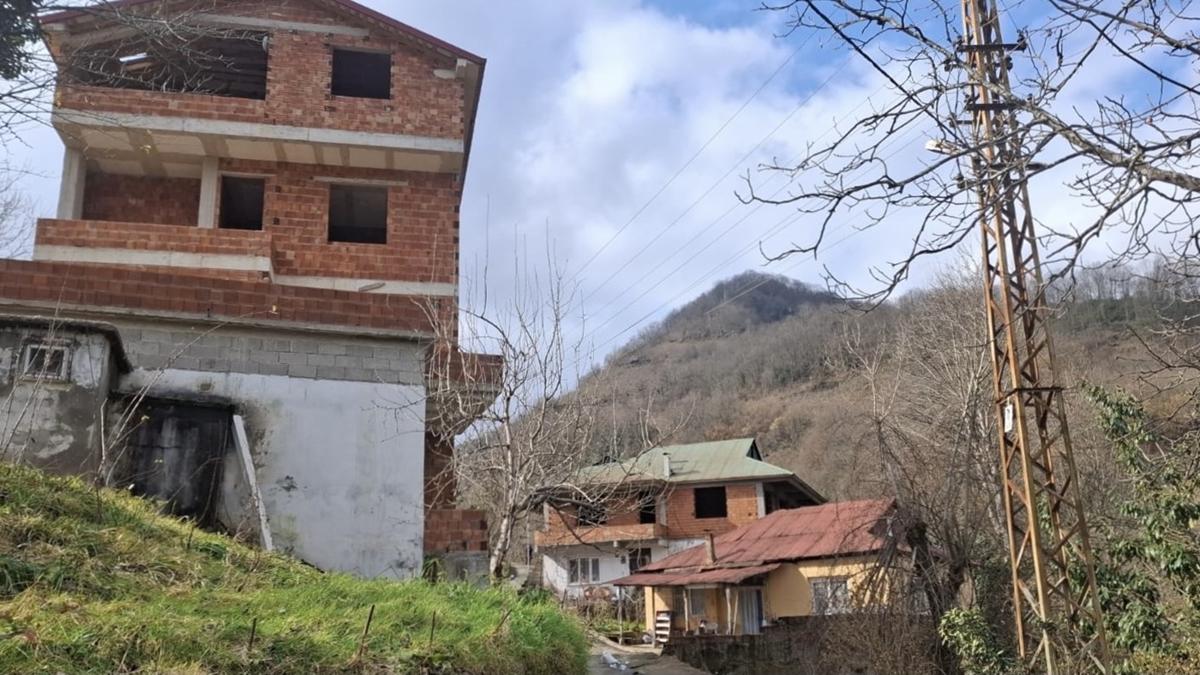 Giresun'da heyelan riski! 3 bina iin karar verildi