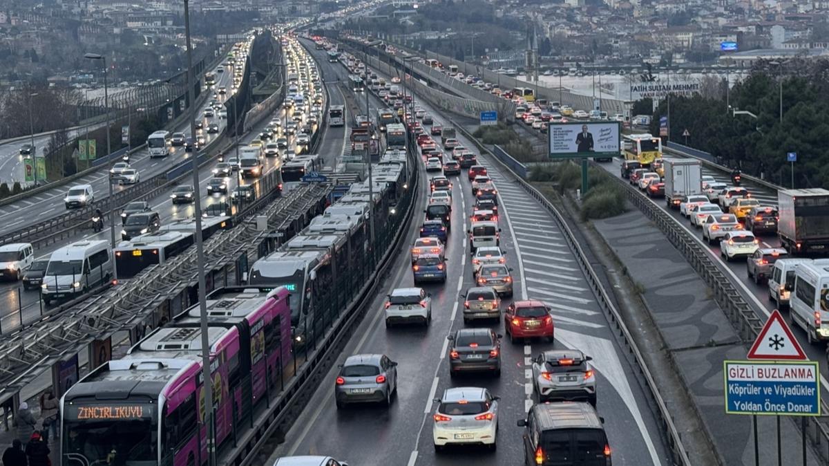 stanbul'da trafik younluu yaanyor