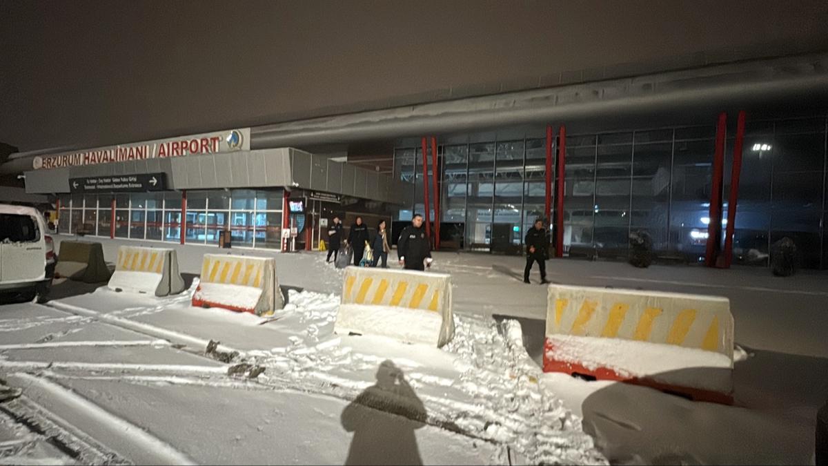 Antalya-Astana seferini yapan uak yolcularn kavgas nedeniyle Erzurum'a ini yapt