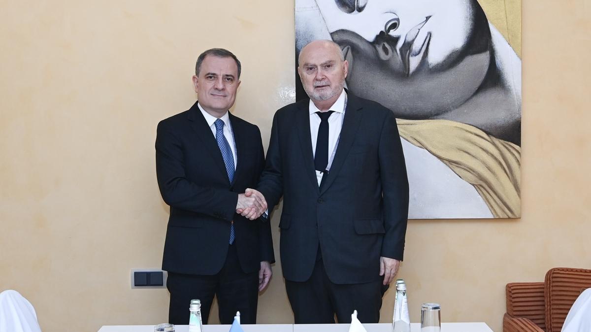 AGT Genel Sekreteri Sinirliolu Azerbaycan Dileri Bakan Bayramov ile bir araya geldi