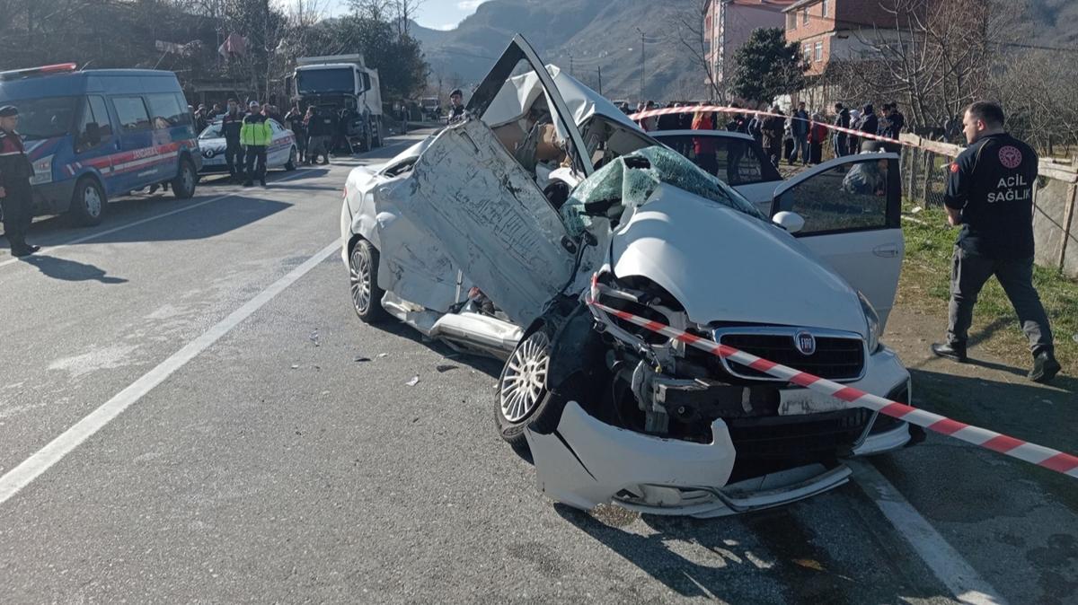 Giresun'da kamyon ile otomobilin arpmas sonucu 4 kii hayatn kaybetti