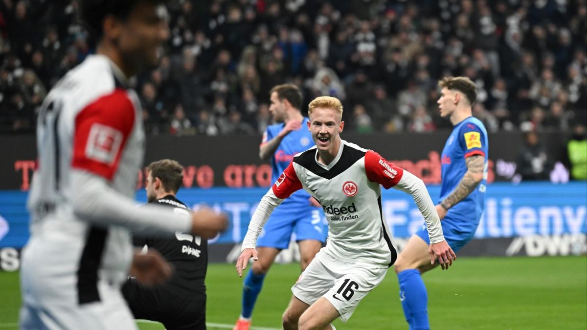 Can Uzun gol att! Eintracht Frankfurt kazand