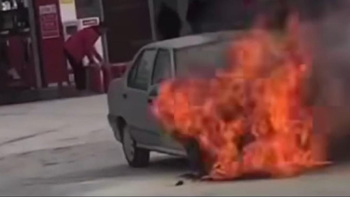 Kayseri'de benzinlikte korkutan olay: Otomobil alev topuna dnd