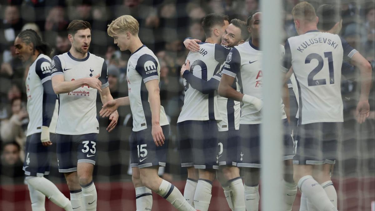 Tottenham, sahasnda Manchester United gemeyi bildi