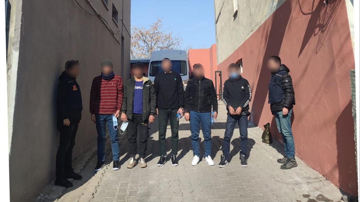 Afganistan uyruklu 5 dzensiz gmen yakaland