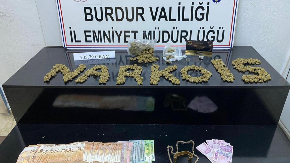 Burdur'da uyuturucu operasyonu: Aracndan kanlar akna evirdi