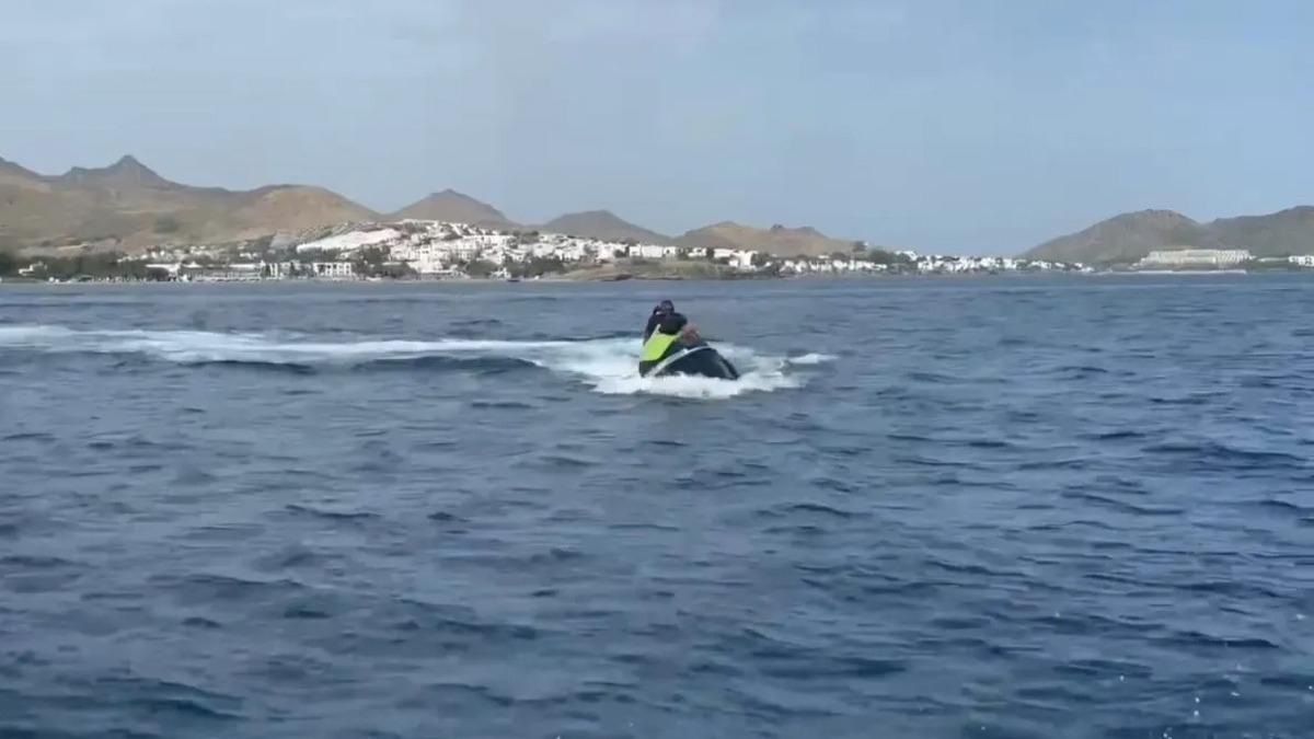 10 yl nce lastik botla Yunanistan'a kamt! Jet ski ile Trkiye'ye giri yapt