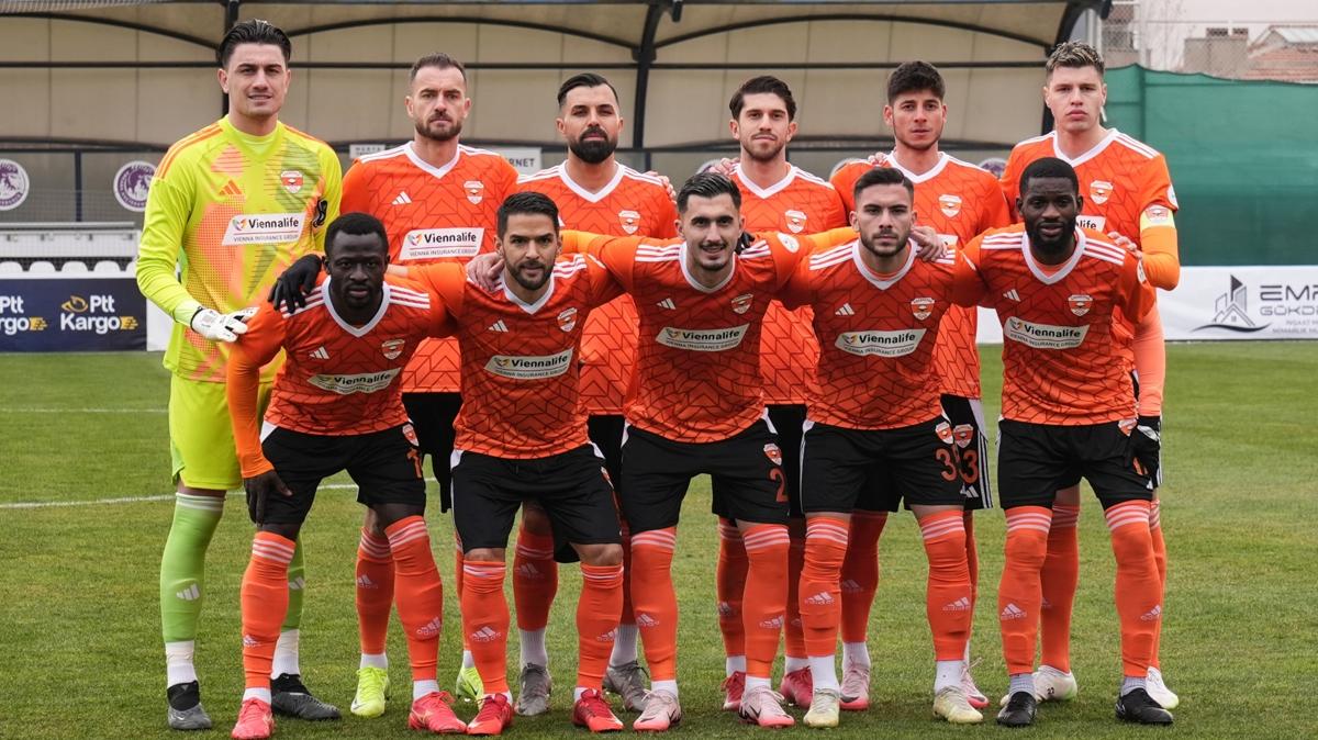 Adanaspor'dan futbolculara sert uyar: nanmayan alsn valizini gitsin 