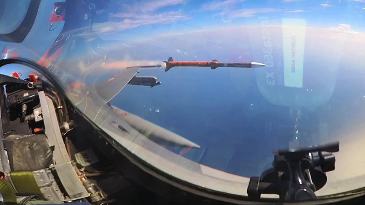 AIM-120 AMRAAM yoksa ''Gkdoan'' var!... Trk fzesi Yunanistan' panikletti