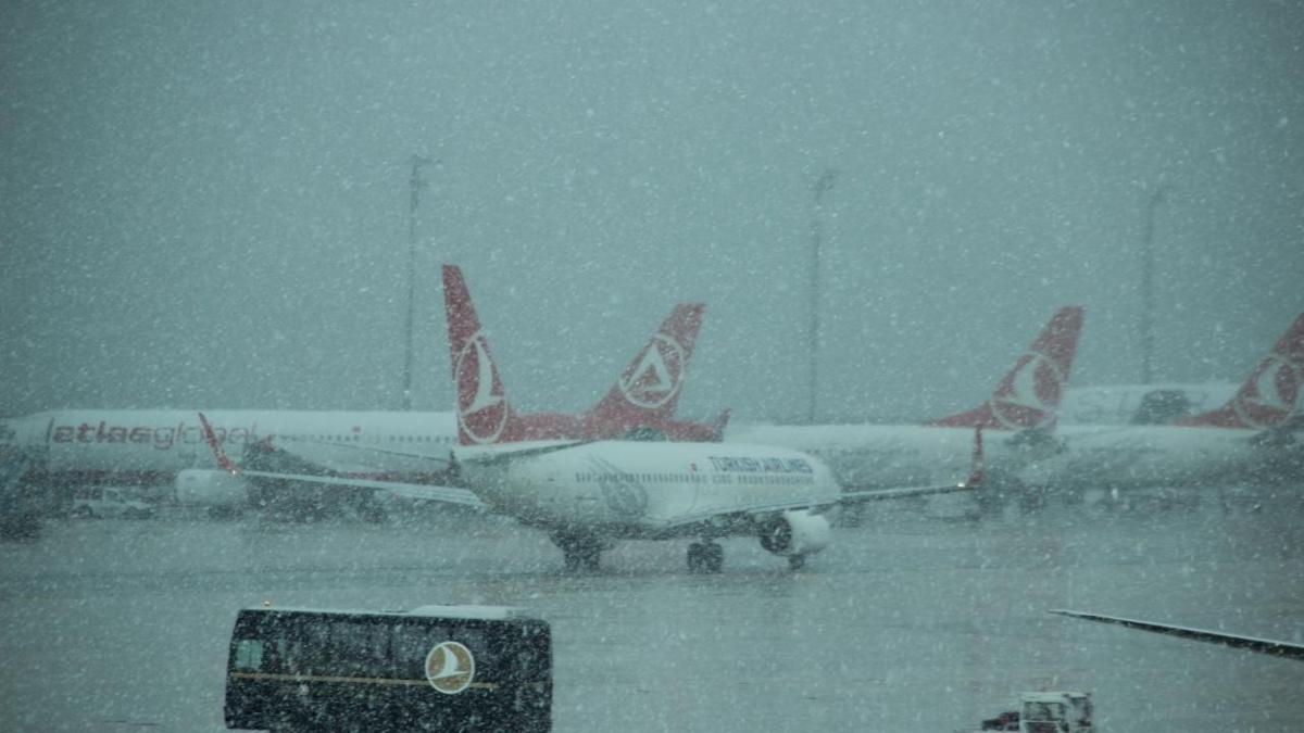 stanbul'da kar ya alarm! Bakanlktan ''uu iptali'' aklamas