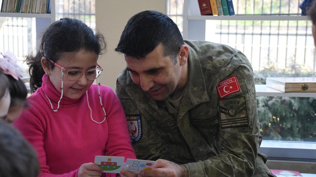 TSK'nn destei yzlerini gldrd: Sizin gibi dostlar en zor zamanlarmzda yanmzda oldu