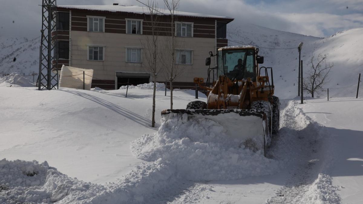 Dou kara teslim: Van, Mu, Bitlis ve Hakkari'de 644 yerleim yerin ulama kapand 