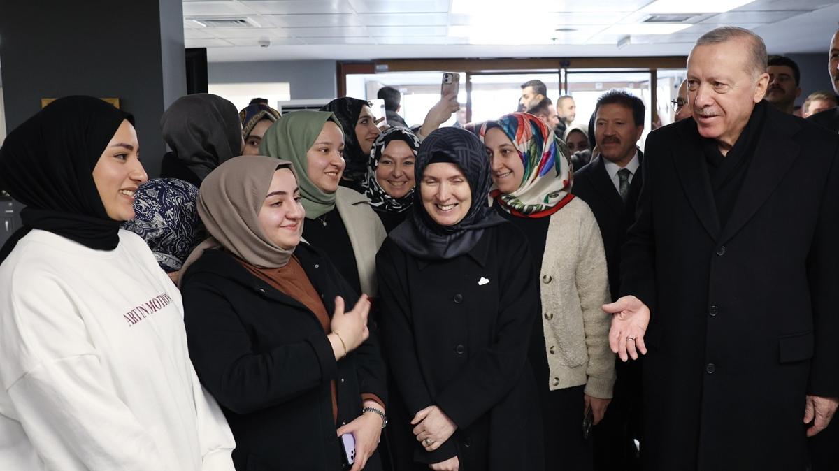 Cumhurbakan Erdoan, Diyanet Genlik Merkezi'ni ziyaret etti 