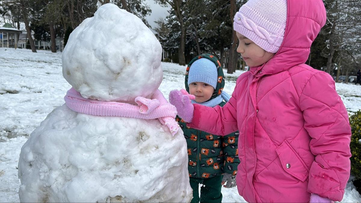 stanbul'da ocuklar karn keyfini kard