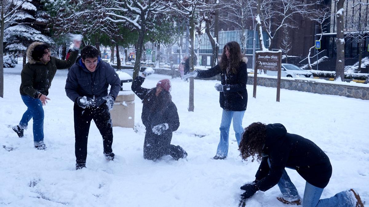 stanbul'da kar tatili uzar m? 11 il iin 'turuncu' ve 'sar' kodlu uyar