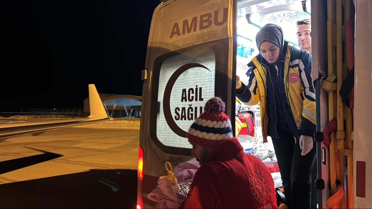 Ar'da prematre bebek ambulans uak ile Malatya'ya sevk edildi